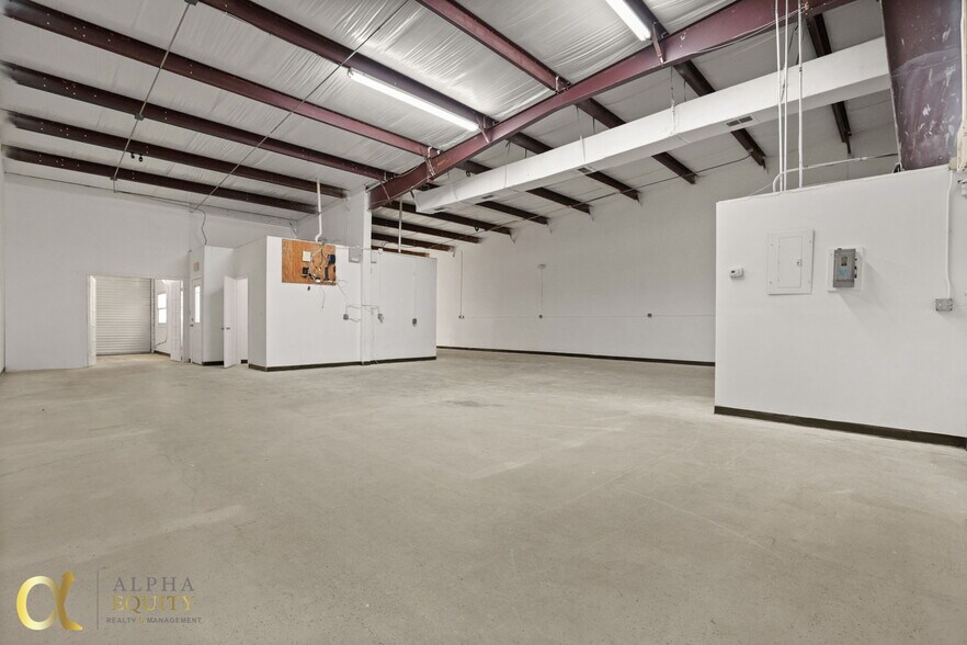 More Photos Of 5497 Benchmark Ln, Sanford Warehouse For Lease