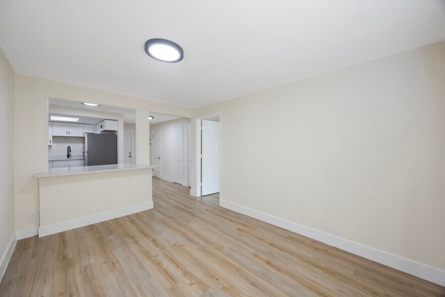 More Photos Of 2753 53rd Ave N, Saint Petersburg Apartments For Sale