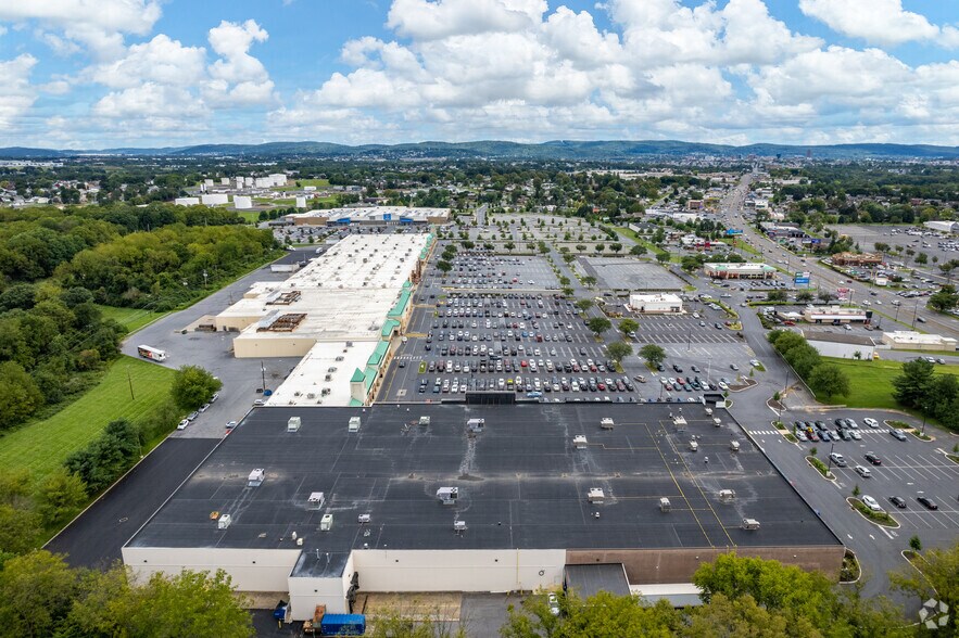 More Photos Of 2601-2631 Macarthur Rd, Whitehall Unknown For Sale