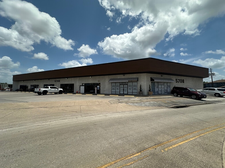 More Photos Of 5708 N Shepherd Dr, Houston Unknown For Lease