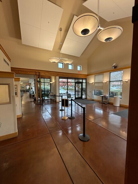 More Photos Of 4135 Quest Dr, Eugene Medical For Sale