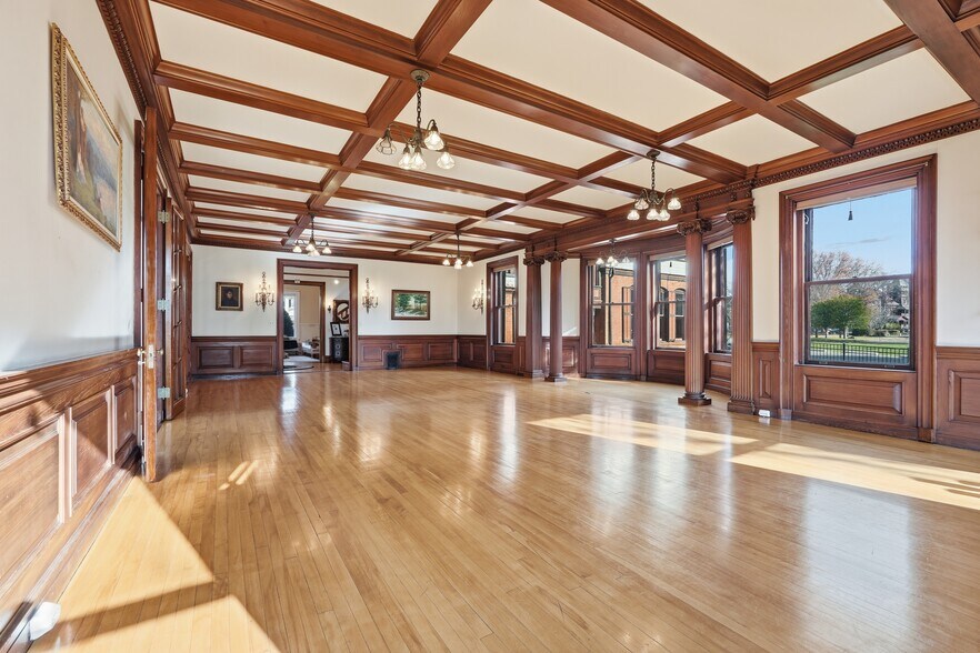 More Photos Of 270 Maple St, Springfield Hospitality For Sale