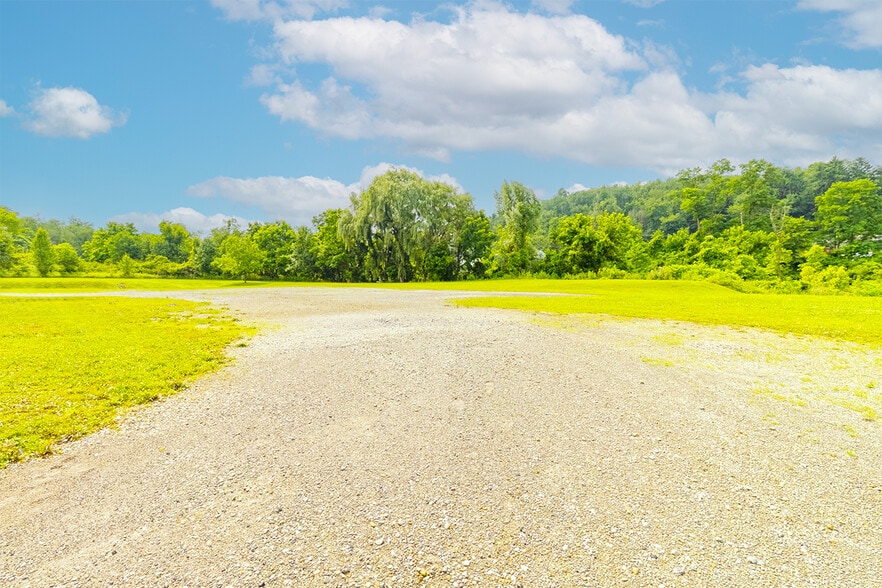 More Photos Of 55-57 Mark Dr, Delmont Light Manufacturing For Lease