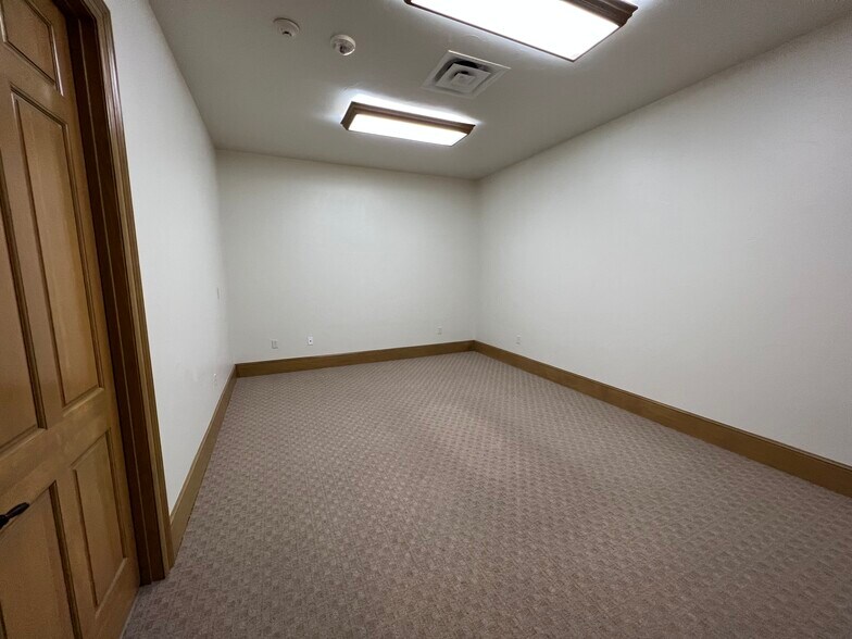 More Photos Of 1801-1813 Hinkle Dr, Denton Office For Sale