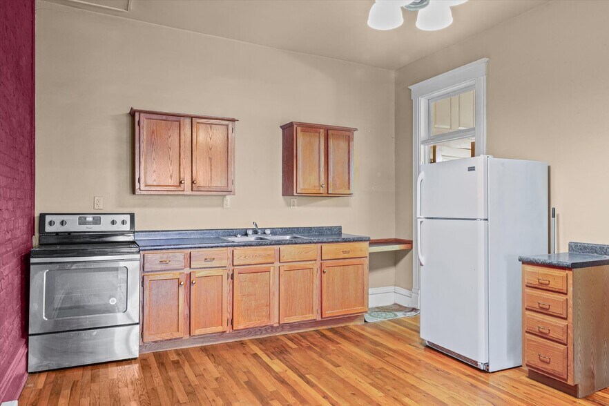 More Photos Of 125 S Market St, Paxton Specialty For Sale