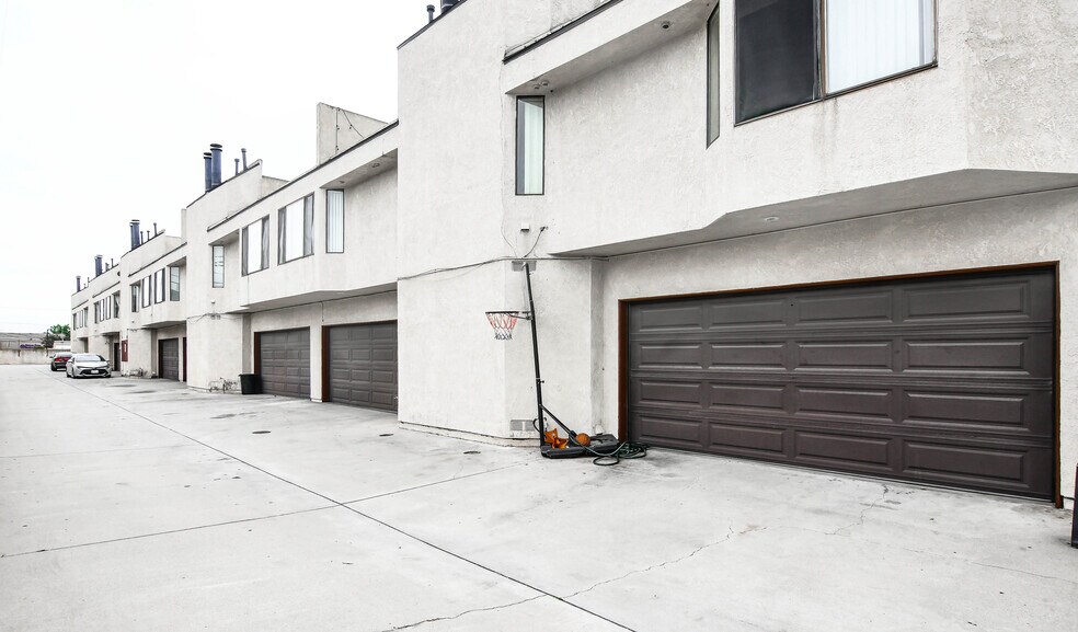 More Photos Of 9248 Palm St, Bellflower Apartments For Sale