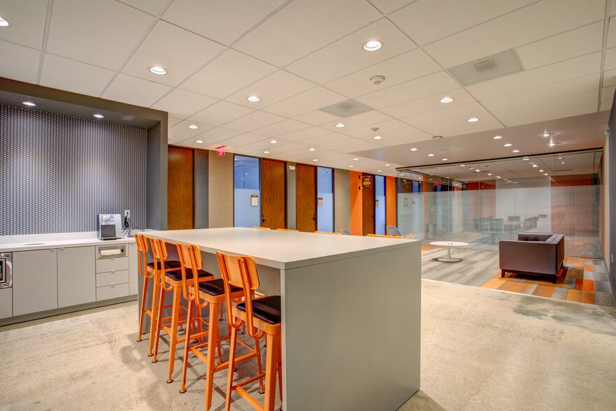 More Photos Of 7676 Hillmont St, Houston Office For Lease