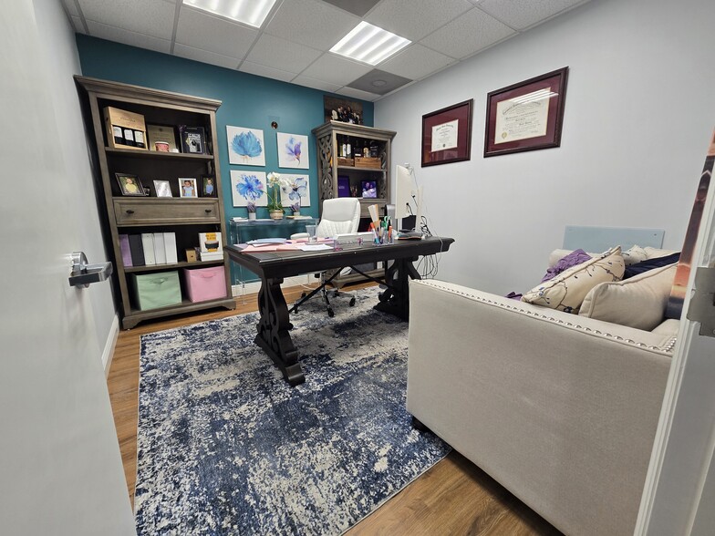 More Photos Of 13131 Kings Lake Dr, Gibsonton Medical For Lease