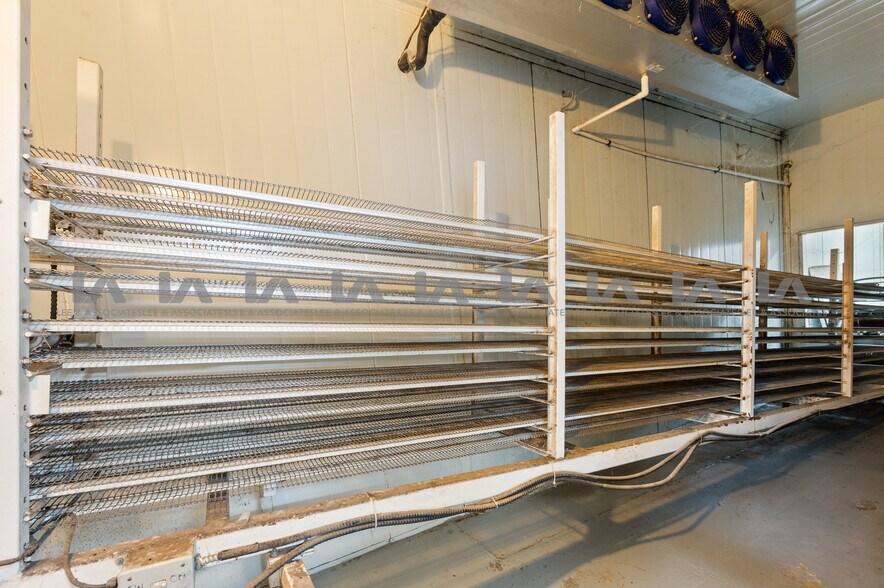 More Photos Of 2727 Dixon St, Port Coquitlam Industrial For Sale