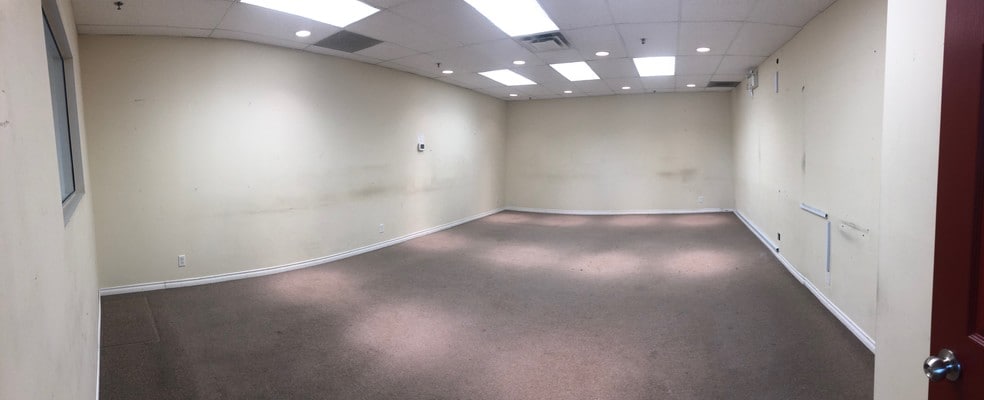 More Photos Of 3242 Westwood St, Port Coquitlam Storefront Retail Office For Lease