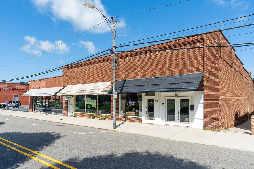 More Photos Of 128-162 N Broad St, Mooresville Storefront For Lease