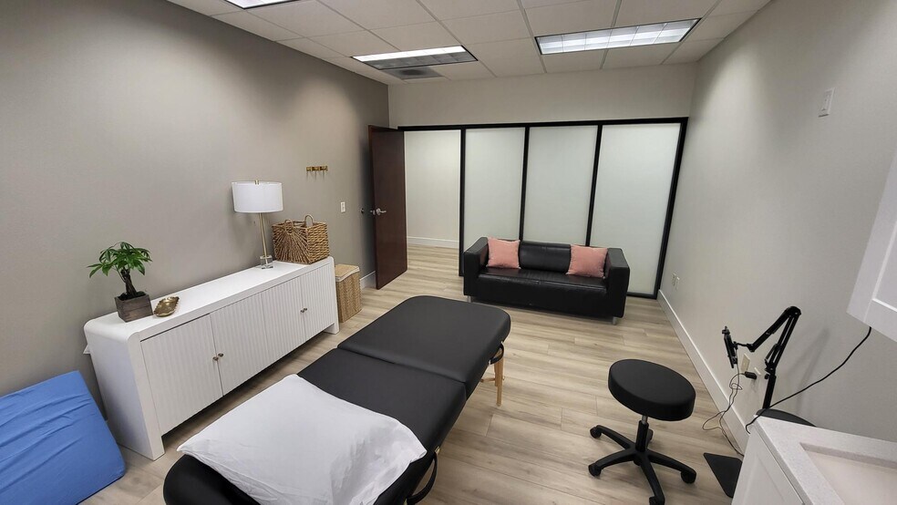 More Photos Of 7884 W Sahara Ave, Las Vegas Medical For Sale