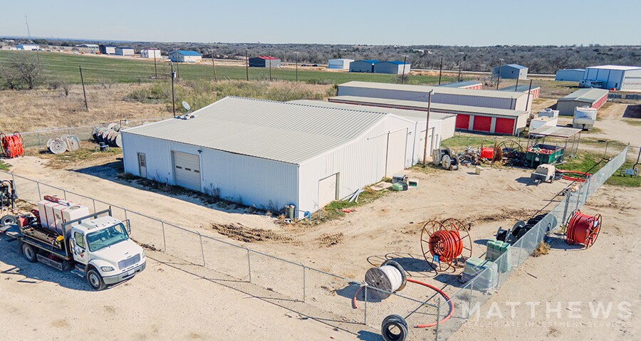 Primary Photo Of 15741 IH 35 Service rd, Salado Specialty For Lease