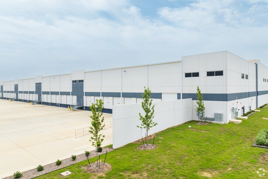 More Photos Of 1310 Blue Ridge, Georgetown Warehouse For Lease