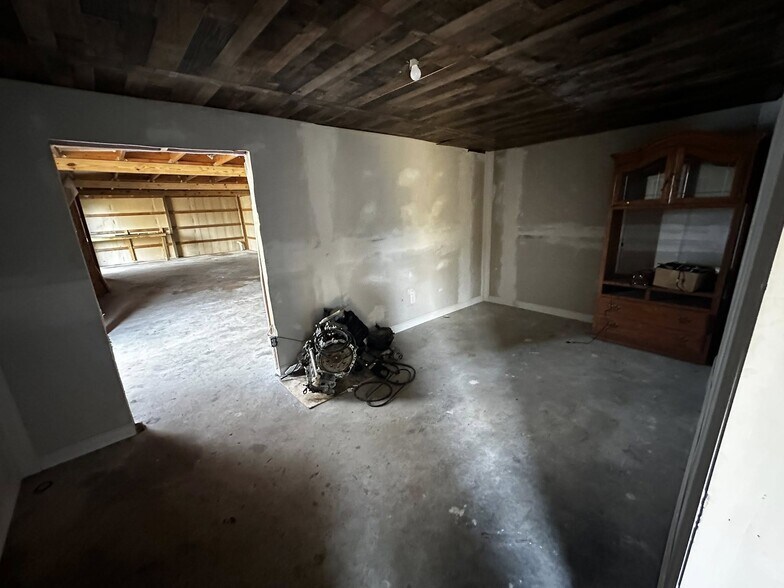 More Photos Of 13536 US-231 Hwy, Union Grove Warehouse For Lease