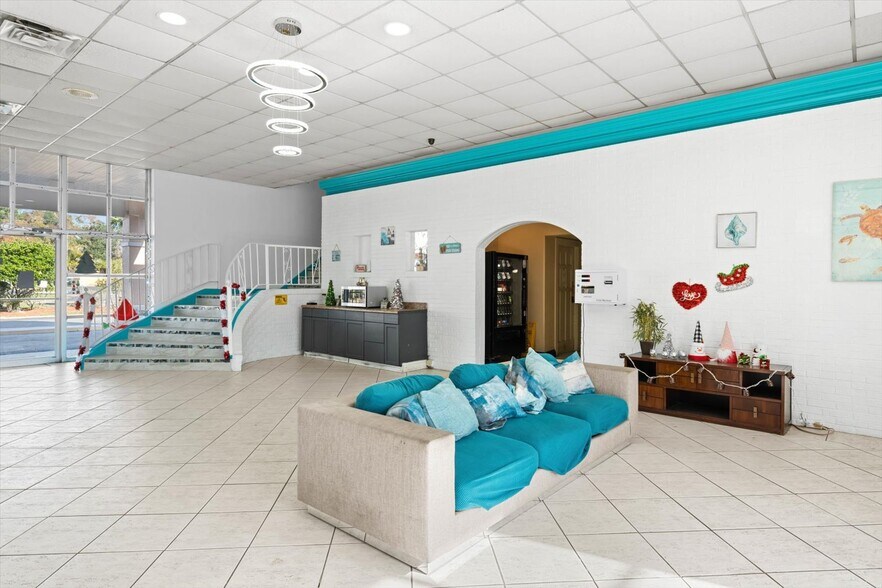 More Photos Of 510 Lane Ave S, Jacksonville Hotel For Sale