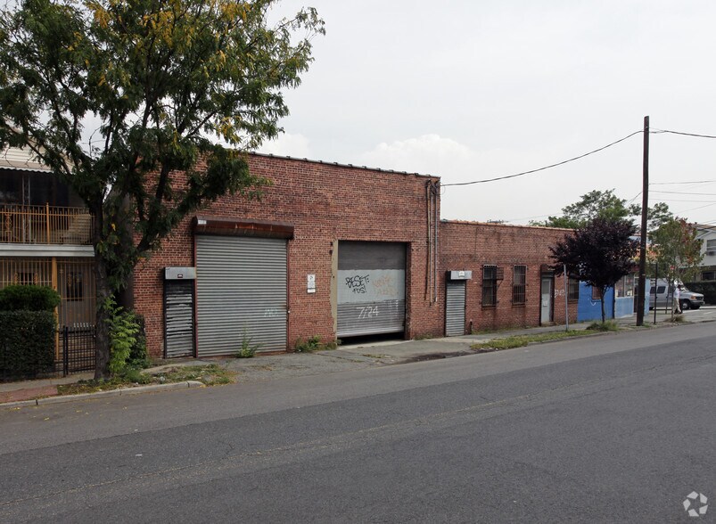 Primary Photo Of 378 Johnston Ave, Jersey City Warehouse For Lease