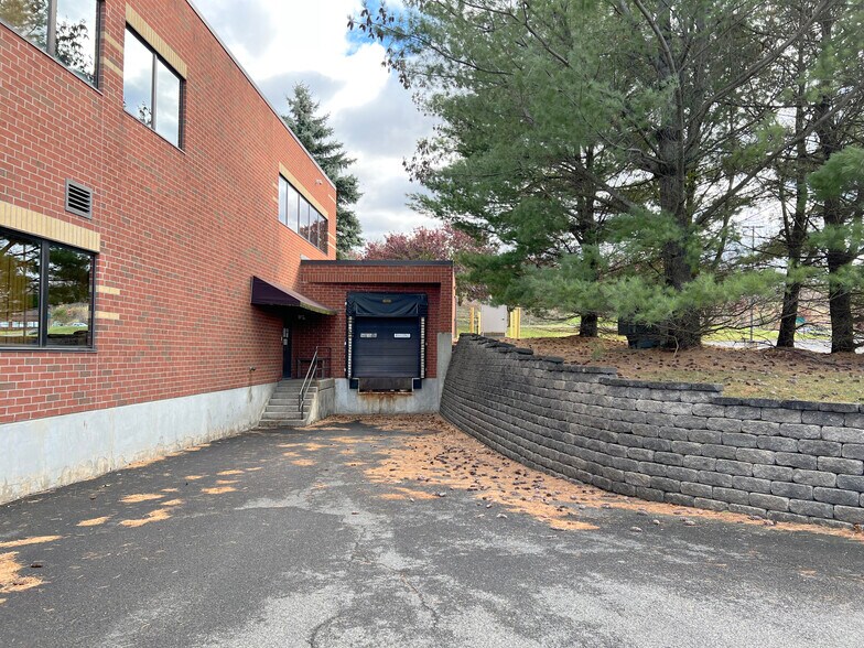 More Photos Of 1 Empire Dr, Rensselaer Office For Lease