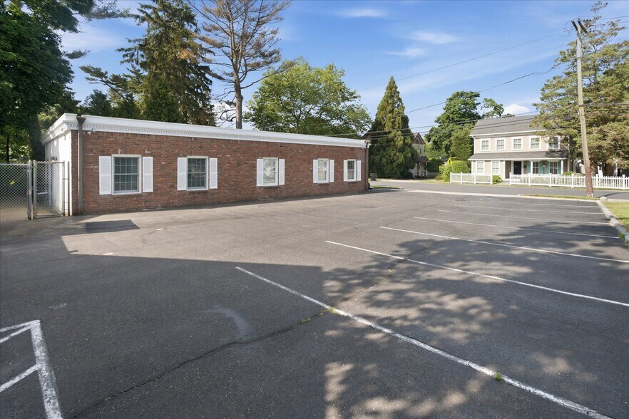 More Photos Of 33 Candee Ave, Sayville Medical For Lease