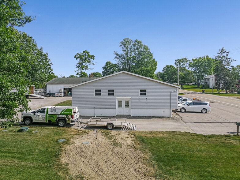 More Photos Of 13390 Ravenna Ave NE, Hartville Flex For Sale