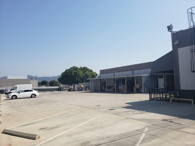 More Photos Of 1020 Chestnut St, Burbank Light Distribution For Lease