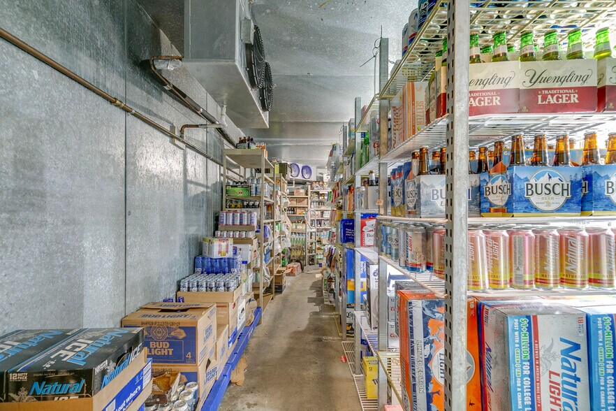 More Photos Of 508 Henslee Dr, Dickson Service Station For Sale