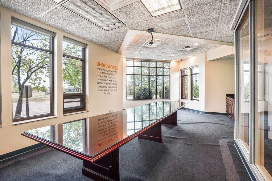 More Photos Of 10567 Sawmill Pky, Powell Office For Lease