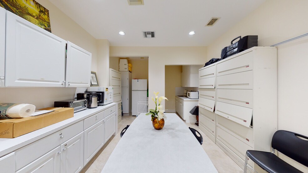 More Photos Of 235 W 49th St, Hialeah Medical For Sale