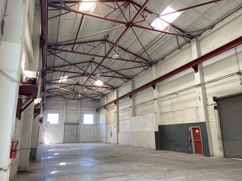 More Photos Of 3235 N San Fernando Rd, Los Angeles Warehouse For Lease