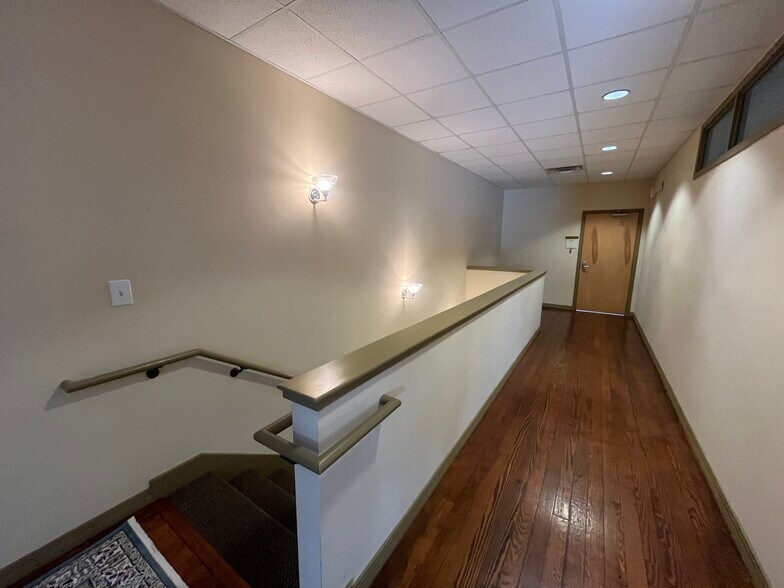 More Photos Of 309 W Main St, Round Rock Office For Sale