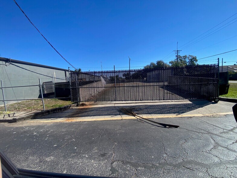 More Photos Of 3642-3684 W Gandy Blvd, Tampa Storefront For Sale