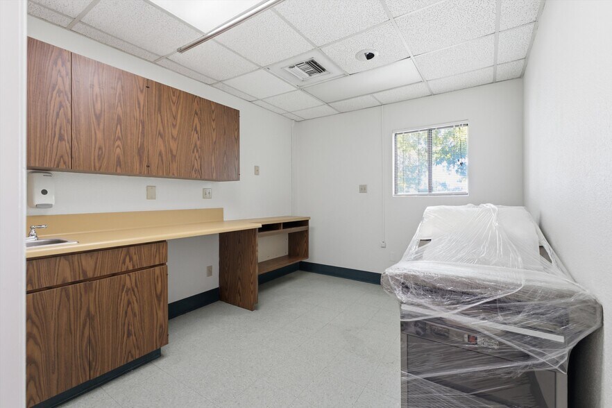 More Photos Of 44725 10th St W, Lancaster Medical For Sale