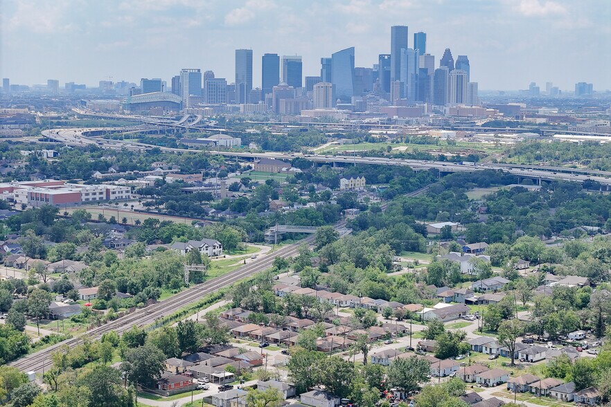 More Photos Of 2101 Hutton St, Houston Apartments For Sale