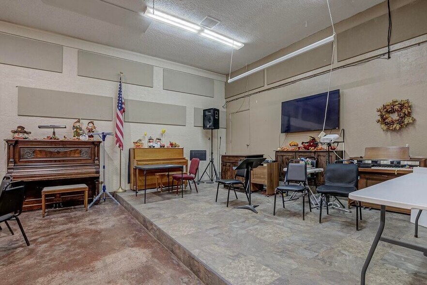 More Photos Of 512 W Main St, Payson Flex For Sale