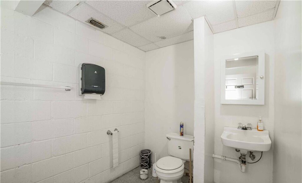 More Photos Of 2504 W Interstate Highway 2, Mission Flex For Lease