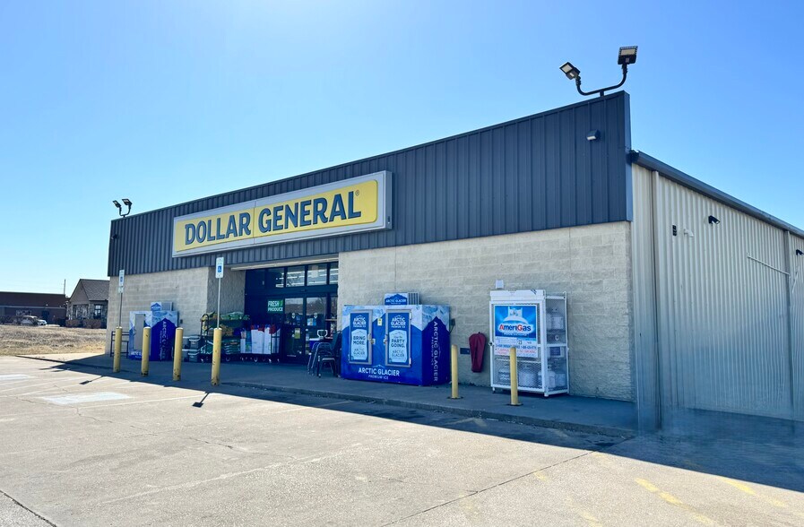 More Photos Of 607 NE 23 Hwy, Knob Noster Freestanding For Sale