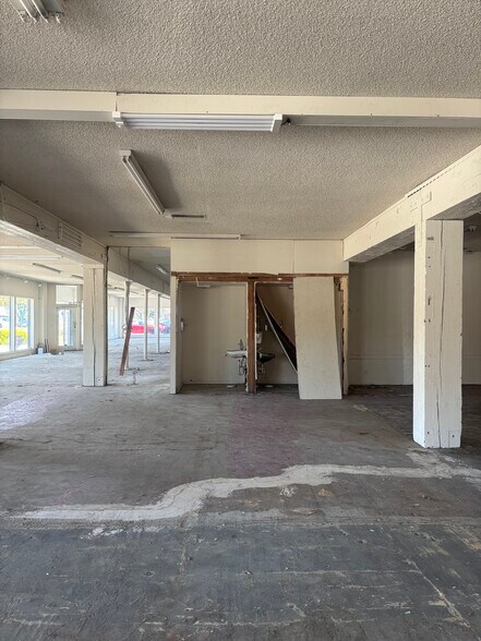 More Photos Of 6891-6893 Village Pky, Dublin Freestanding For Lease