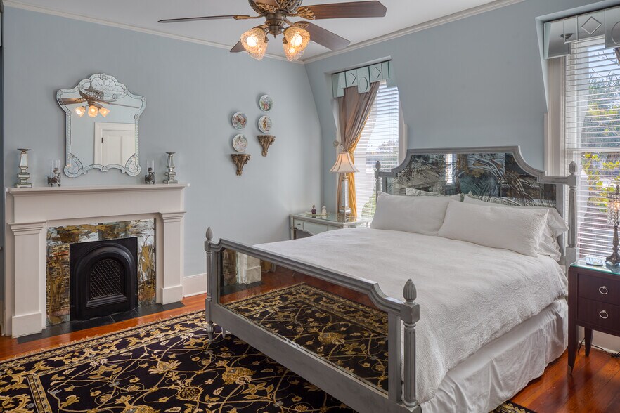 More Photos Of 14 E Taylor St, Savannah Specialty For Sale