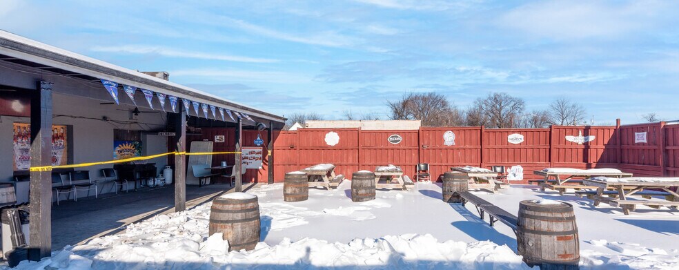 More Photos Of 2816 Old North Point Rd, Baltimore Bar For Sale