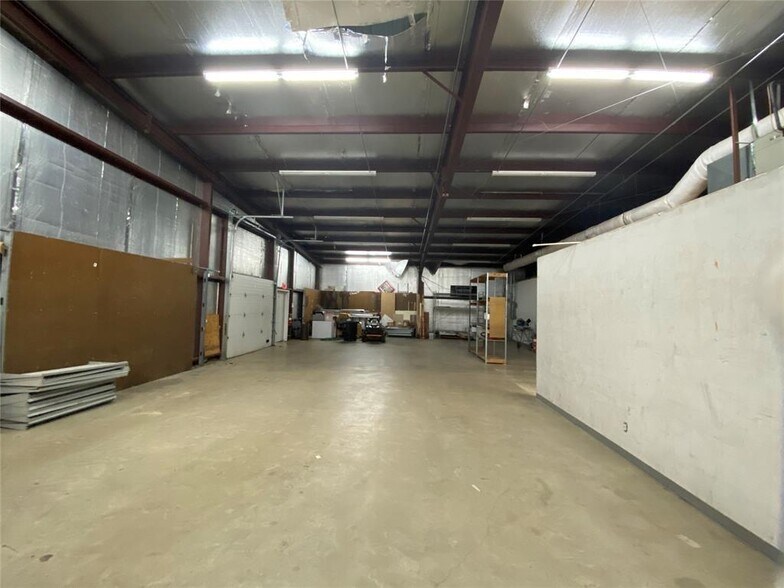 More Photos Of 2821 W 3rd St, Elk City Department Store For Sale