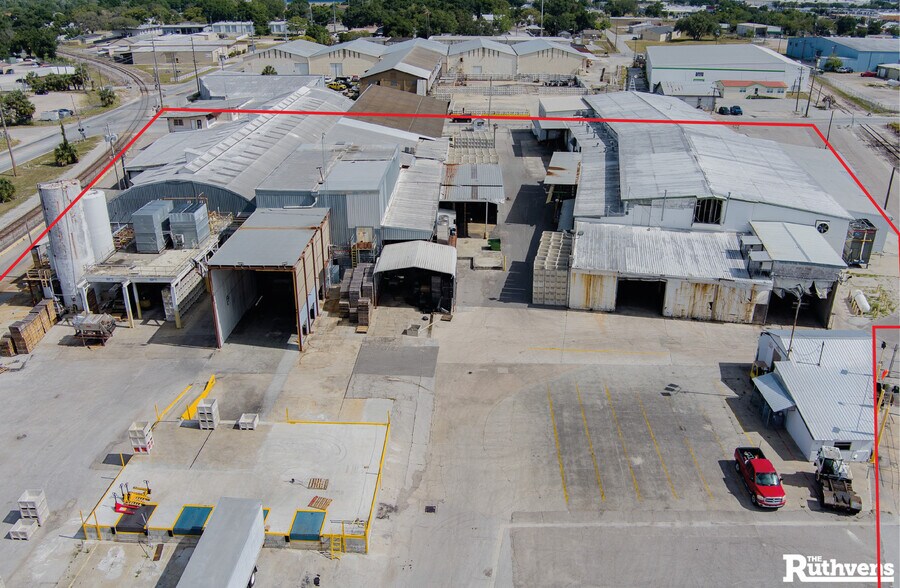 More Photos Of 500 Avenue R SW, Winter Haven Warehouse For Sale