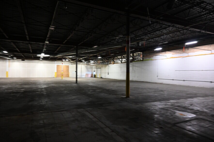 More Photos Of 2300 Claremont Ave, Ashland Freestanding For Lease