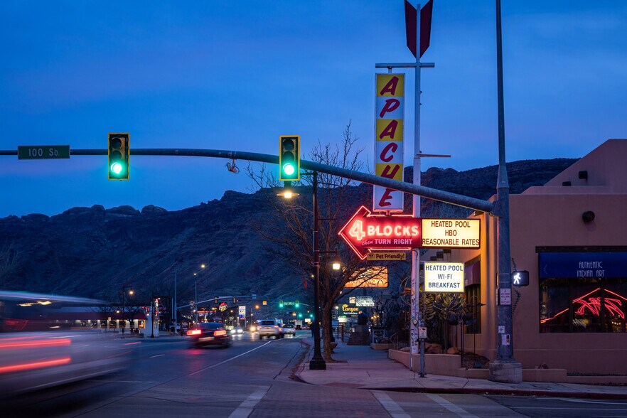 More Photos Of 166 S 400 E, Moab Hotel For Sale