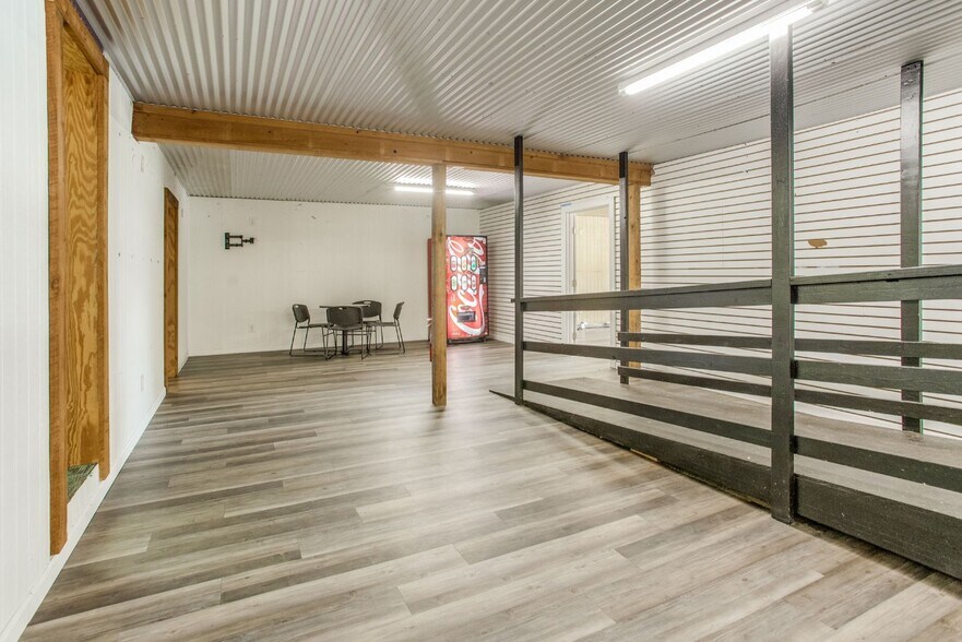 More Photos Of 5200 Hwy 90, Pace General Retail For Lease