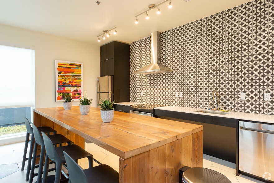 More Photos Of 718 Rainier Ave S, Seattle Apartments For Lease