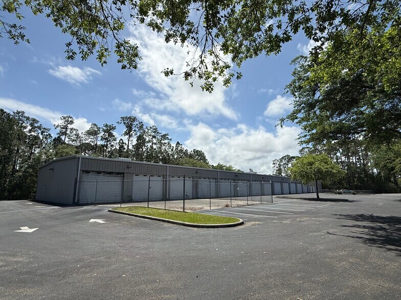 More Photos Of 701 Fentress Blvd, Daytona Beach Distribution For Lease