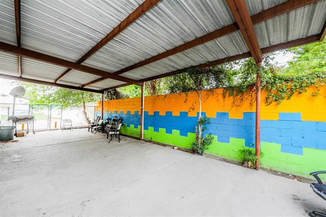 More Photos Of 220 W Hillside Rd, Laredo General Retail For Sale