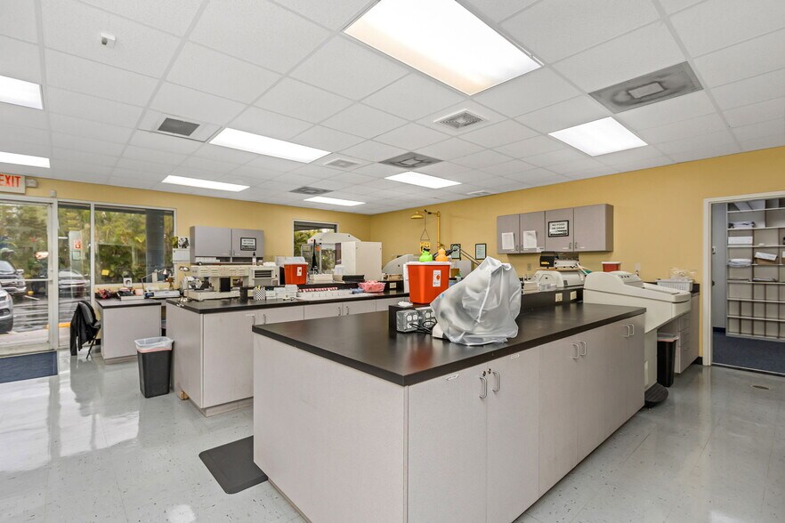 More Photos Of 7641 66th St N, Pinellas Park Medical For Sale