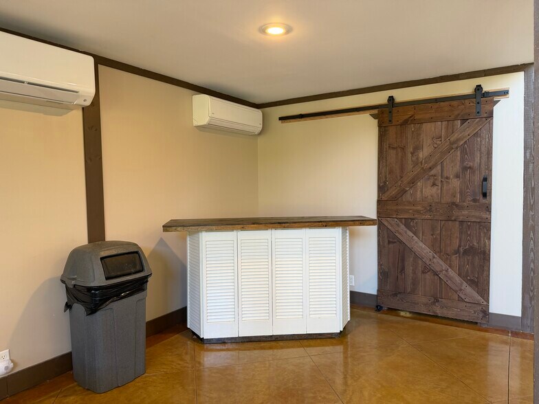 More Photos Of 4950 S County Road 20, Ozark Freestanding For Sale