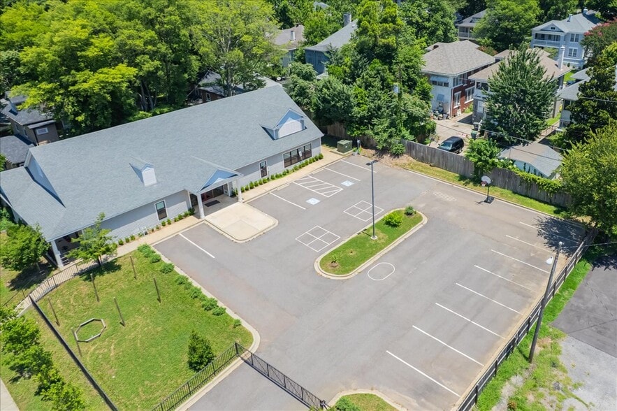 More Photos Of 1430 Poplar Ave, Memphis Office For Sale
